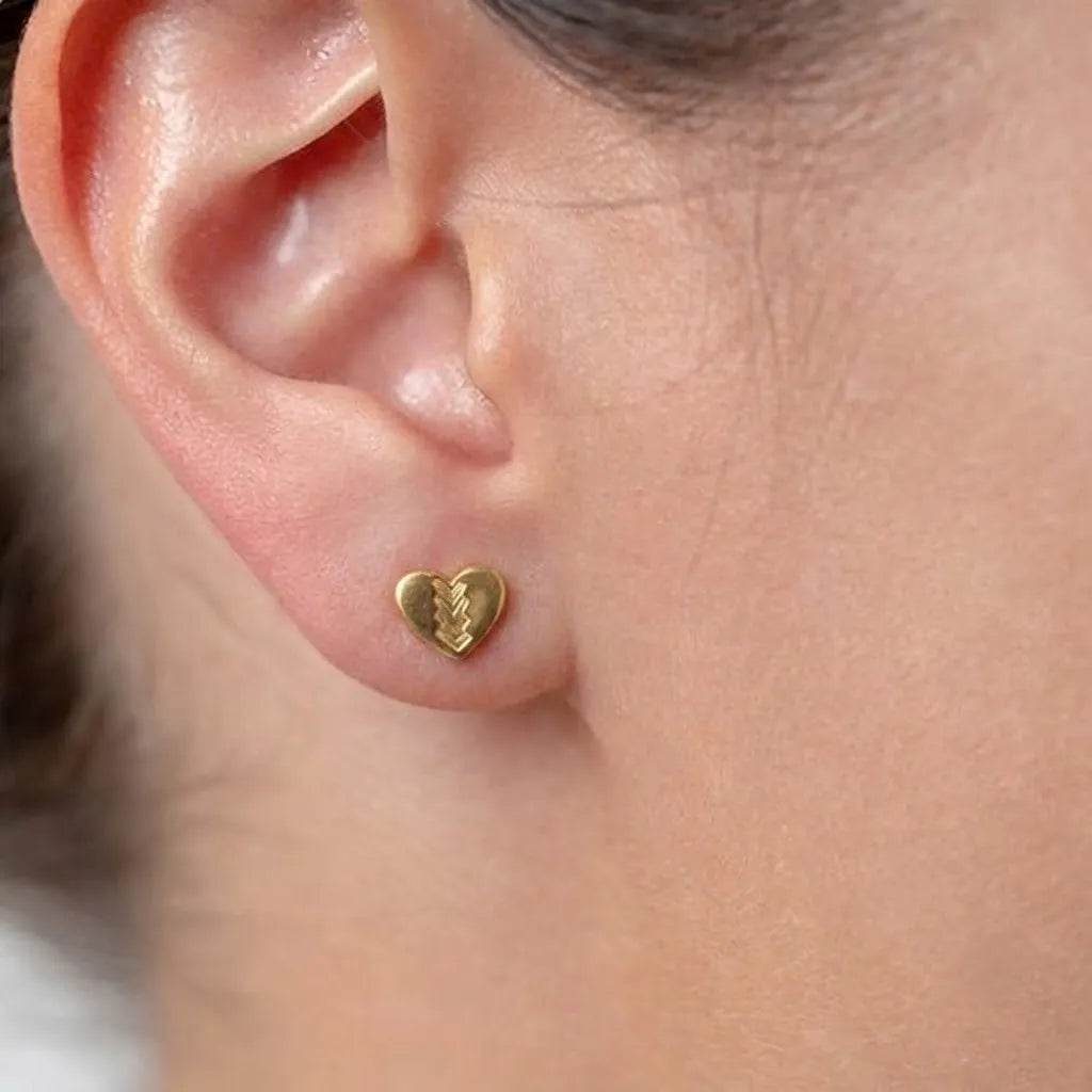 Marvel Silver 9K gold heart stud earrings with an engraved design for women and girls, lightweight gold earrings for everyday and festive wear.