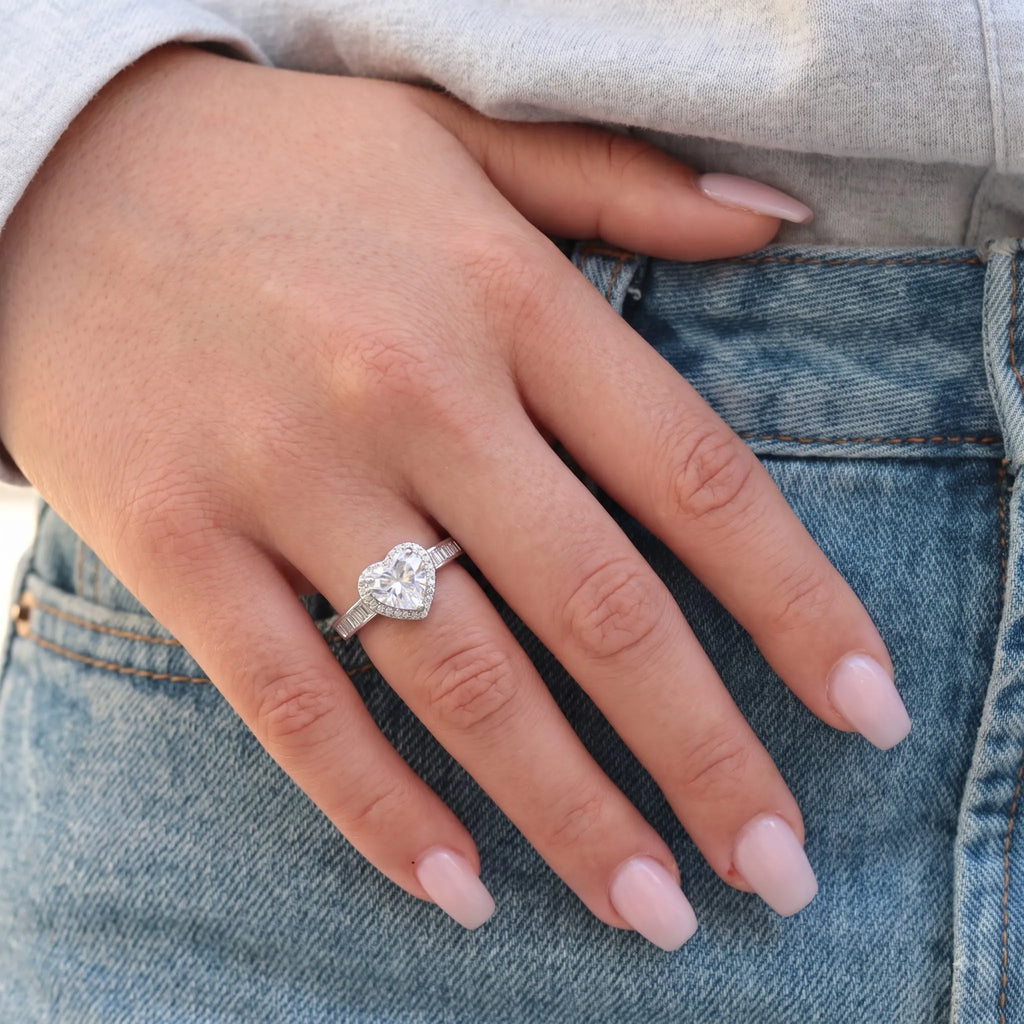 Marvel Silver Heart Halo Crystal Silver Ring for Girls and Women with Large Heart-Shaped Centre Stone, Sparkling Halo and Stone-Studded Band