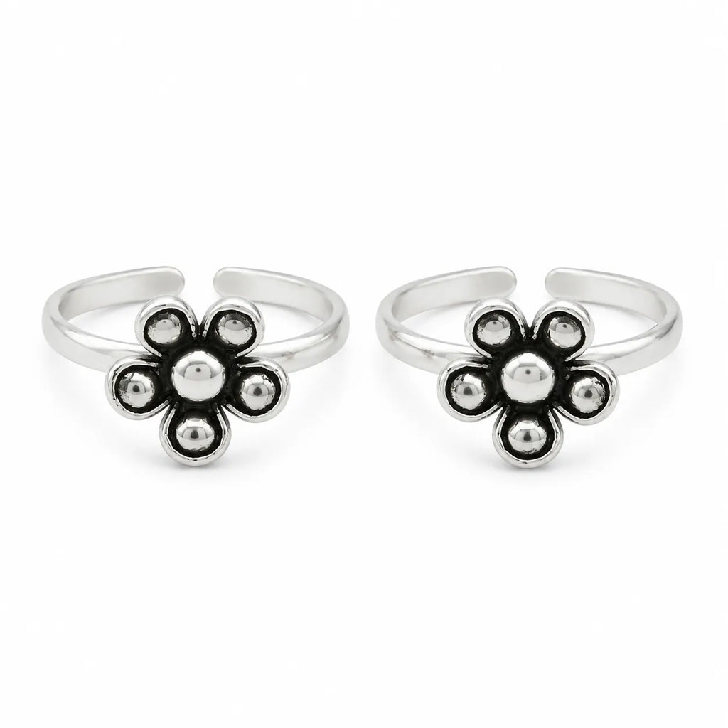 Marvel Silver oxidised flower adjustable toe ring for women with black detailing