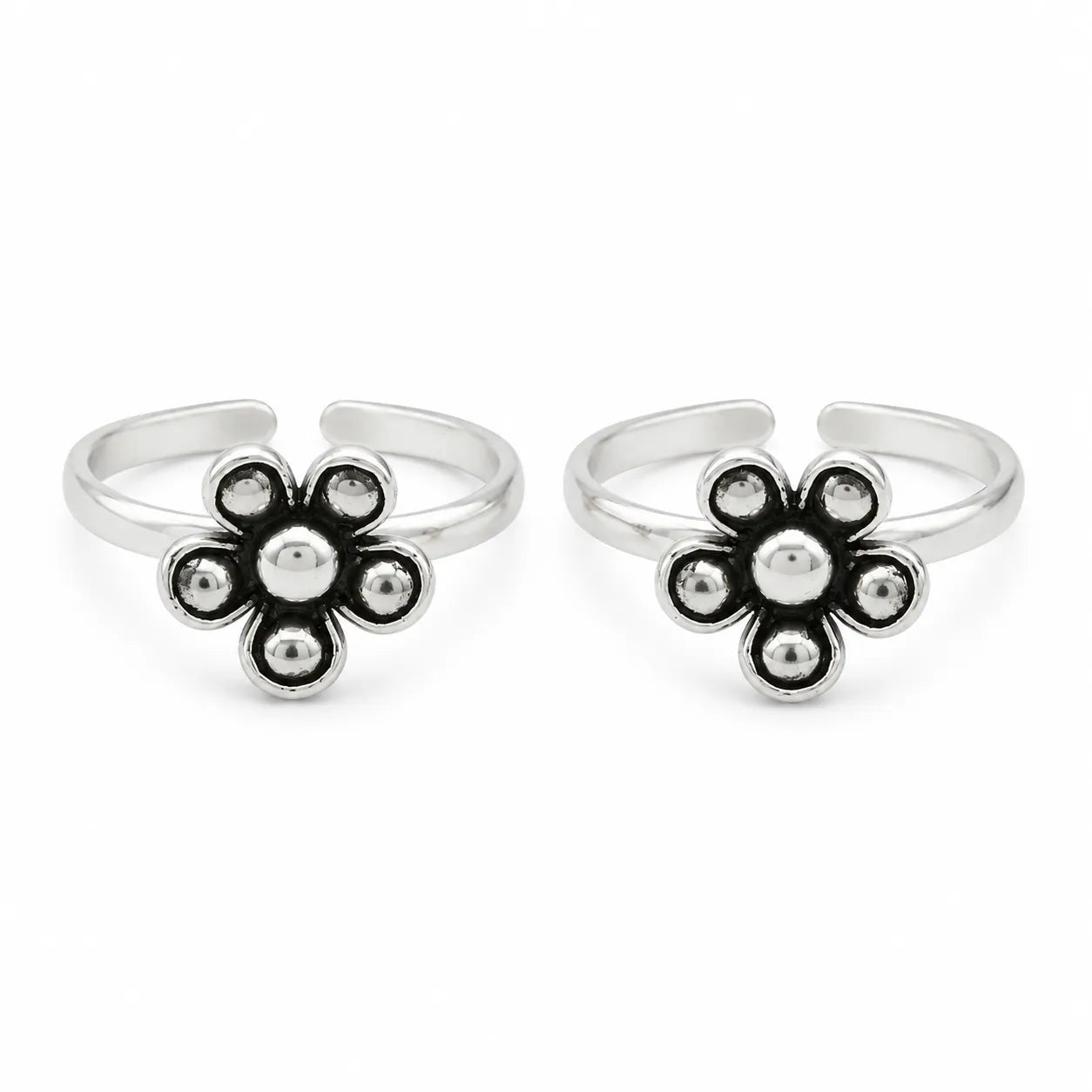 Marvel Silver oxidised flower adjustable toe ring for women with black detailing