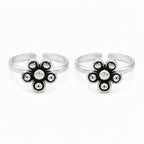 Marvel Silver oxidised flower adjustable toe ring for women with black detailing