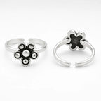 Marvel Silver oxidised flower adjustable toe ring for women with black detailing