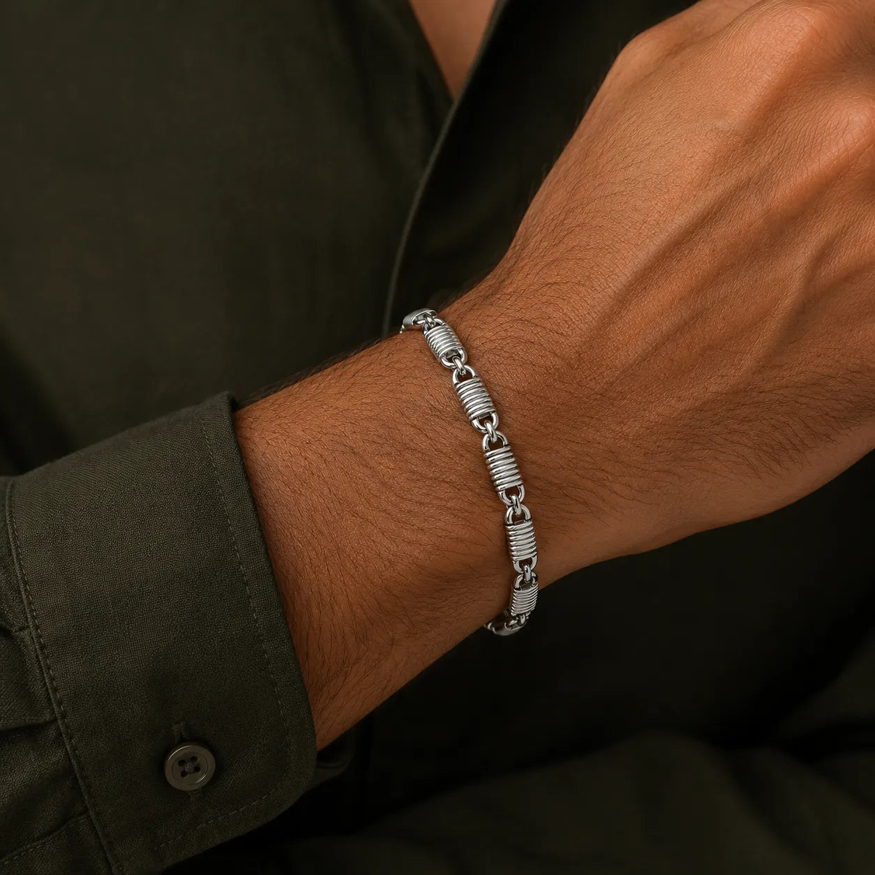 Marvel Silver ribbed link chain bracelet for men with polished silver finish