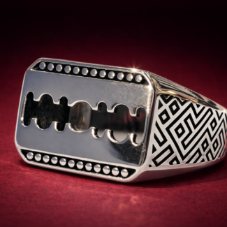 Rogue Blade Ring – Polished Silver Statement