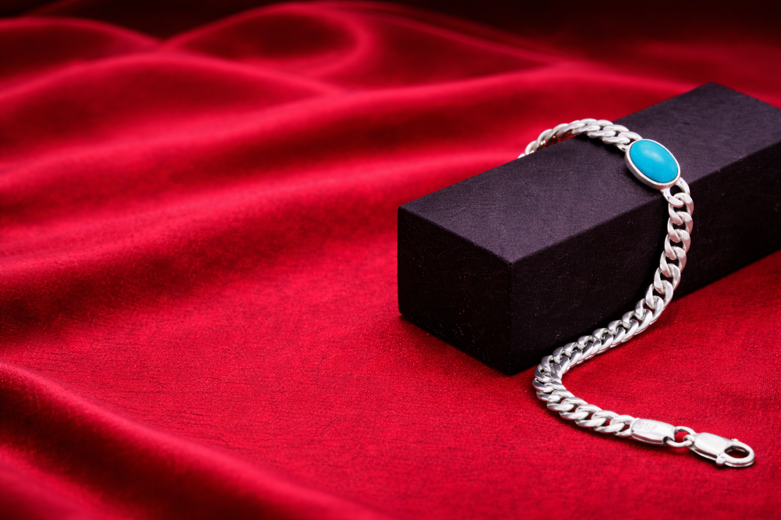 Premium 925 <br />
Silver Bracelet