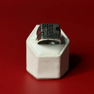 Regal Maze Signet Ring