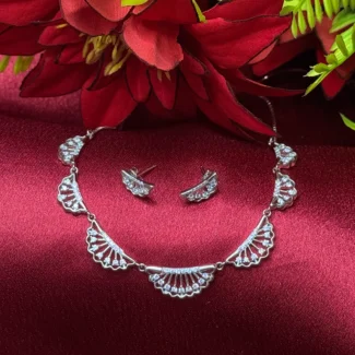 Elegant Silver Scallop Necklace Set